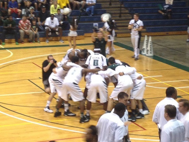 Hawaii came together to defeat Pitt 74-70 in a thriller on Maui.