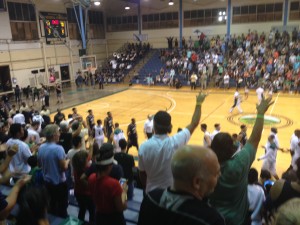 Maui fans saluted the victors.