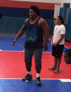 Nose tackle Penitito Faalologo