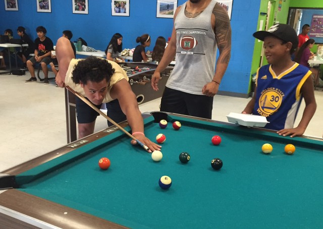 Outside linebacker Jahlani Tavai