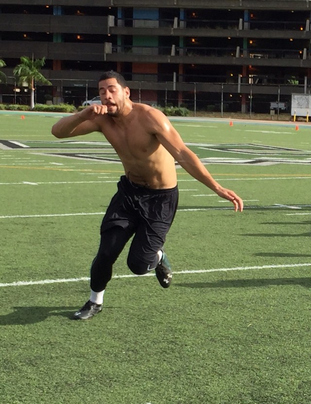 Defensive end David Manoa 