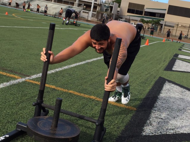 Defensive tackle Kaau Gifford