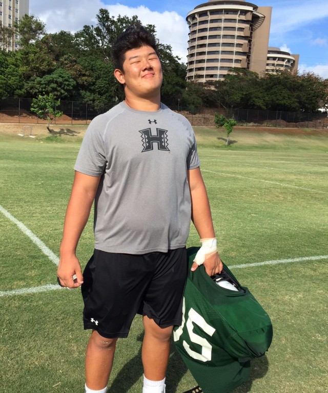 Defensive lineman Zeno Choi