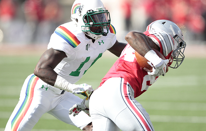Hawaii defensive back Nick Nelson pursued Ohio State wide receiver Corey Smith in the first half Saturday.