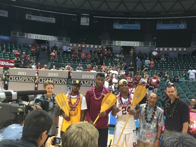Roderick Bobbitt posed with fellow Diamond Head Classic all-tournament teamers Zena Edosomwan (Harvard) and Buddy Hield (MVP, Oklahoma) on Christmas.