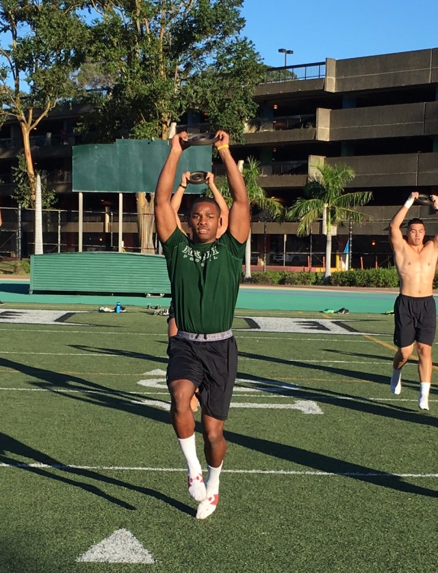 Cornerback Cameron Hayes