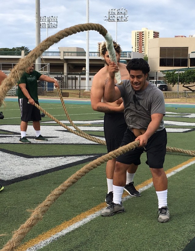 Defensive tackle Samiuela Akoteu